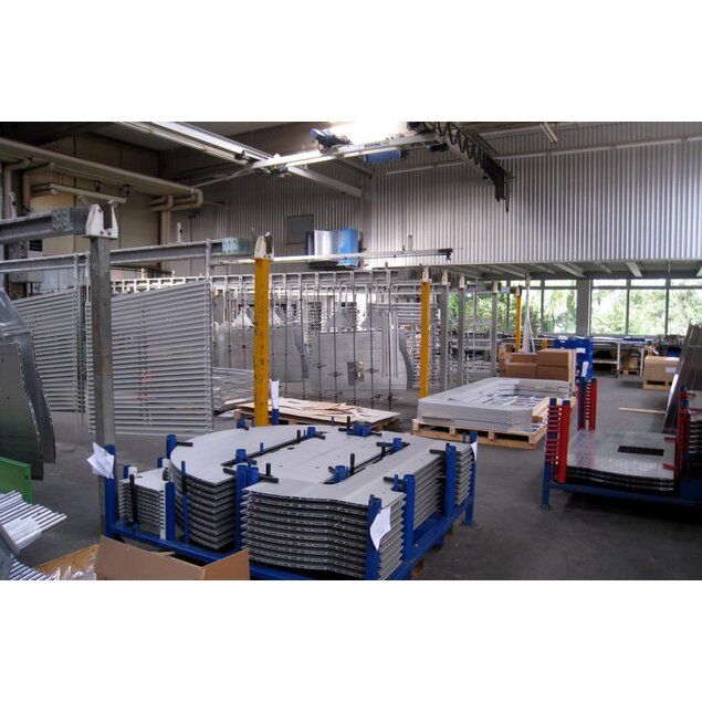 Contacting and inspection hall With integrated buffer warehouse for half-finished aluminium articles of all types.