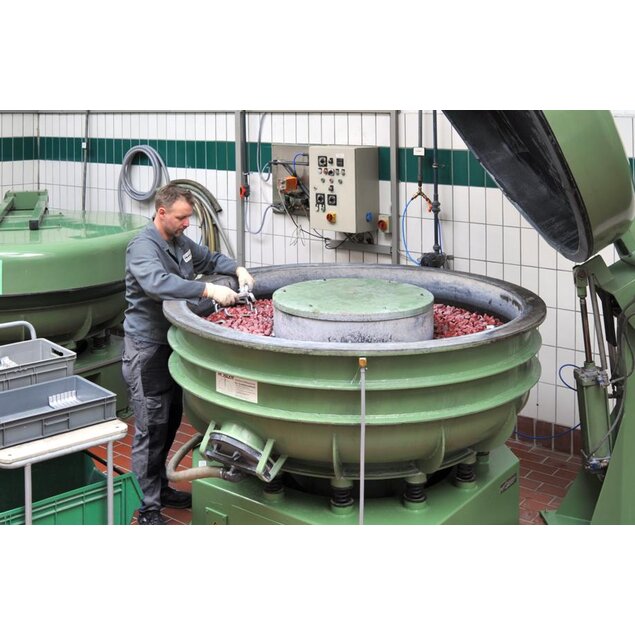 Circular machines for vibratory grinding of items with diverse dimensions