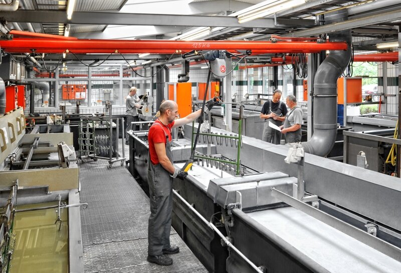 Electroplating plant for special functions